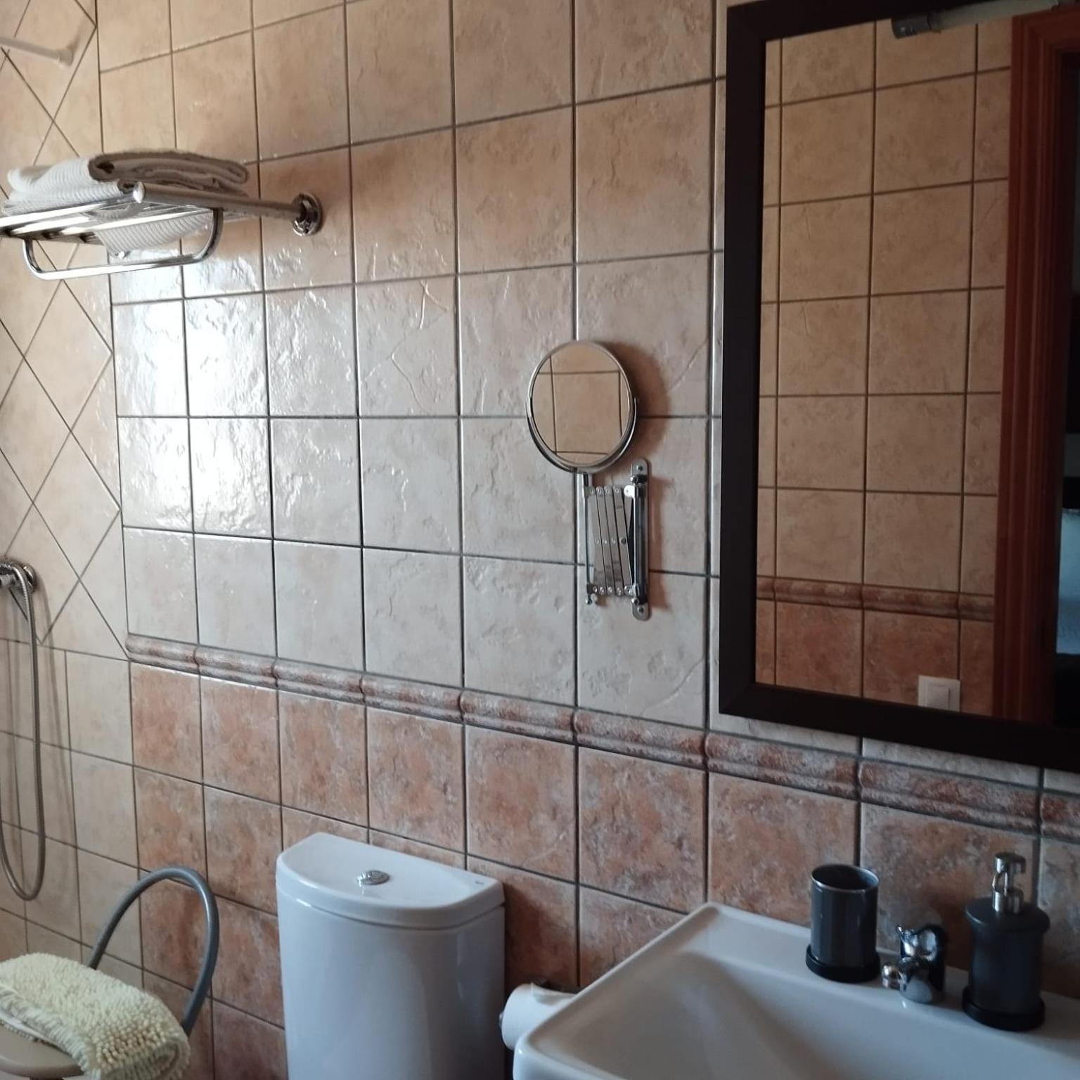 Can Gual Guest House Lametlla Del Valles Ngoại thất bức ảnh